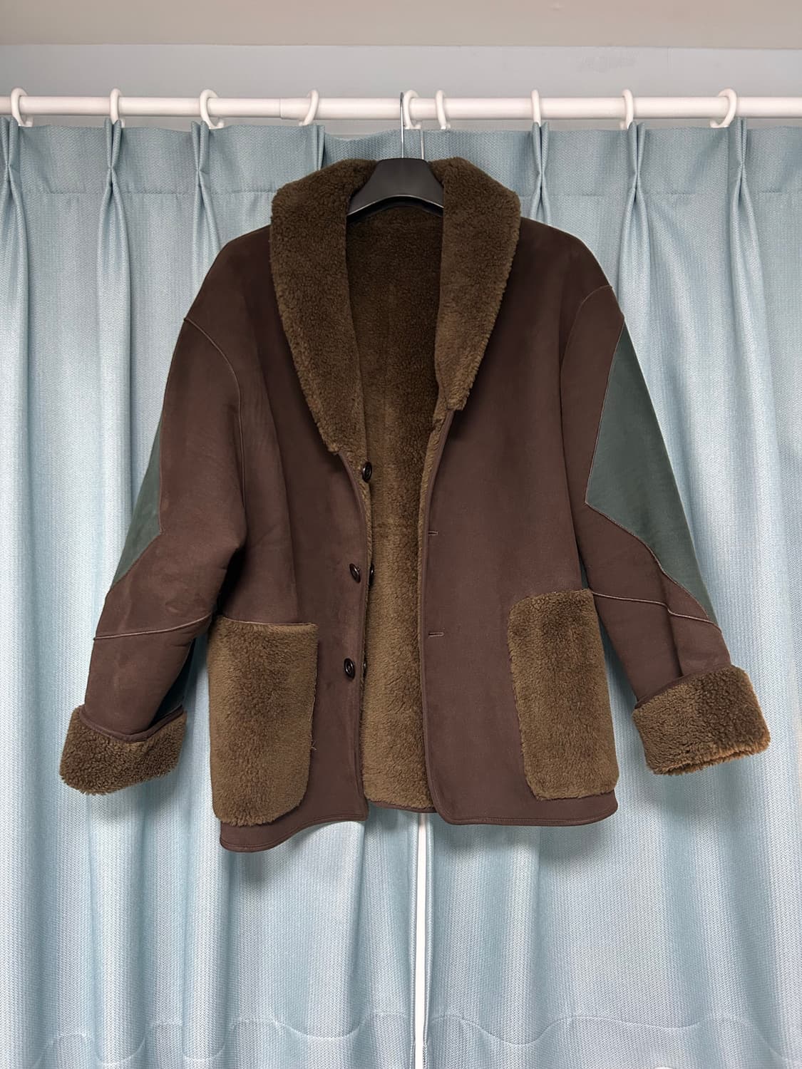 아모멘토 리버시블 무스탕 상품이미지1