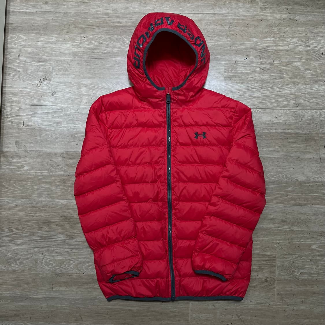언더아머 주니어 덕다운 스톰 후드 경량패딩 점퍼 [레드] 160 상품이미지1