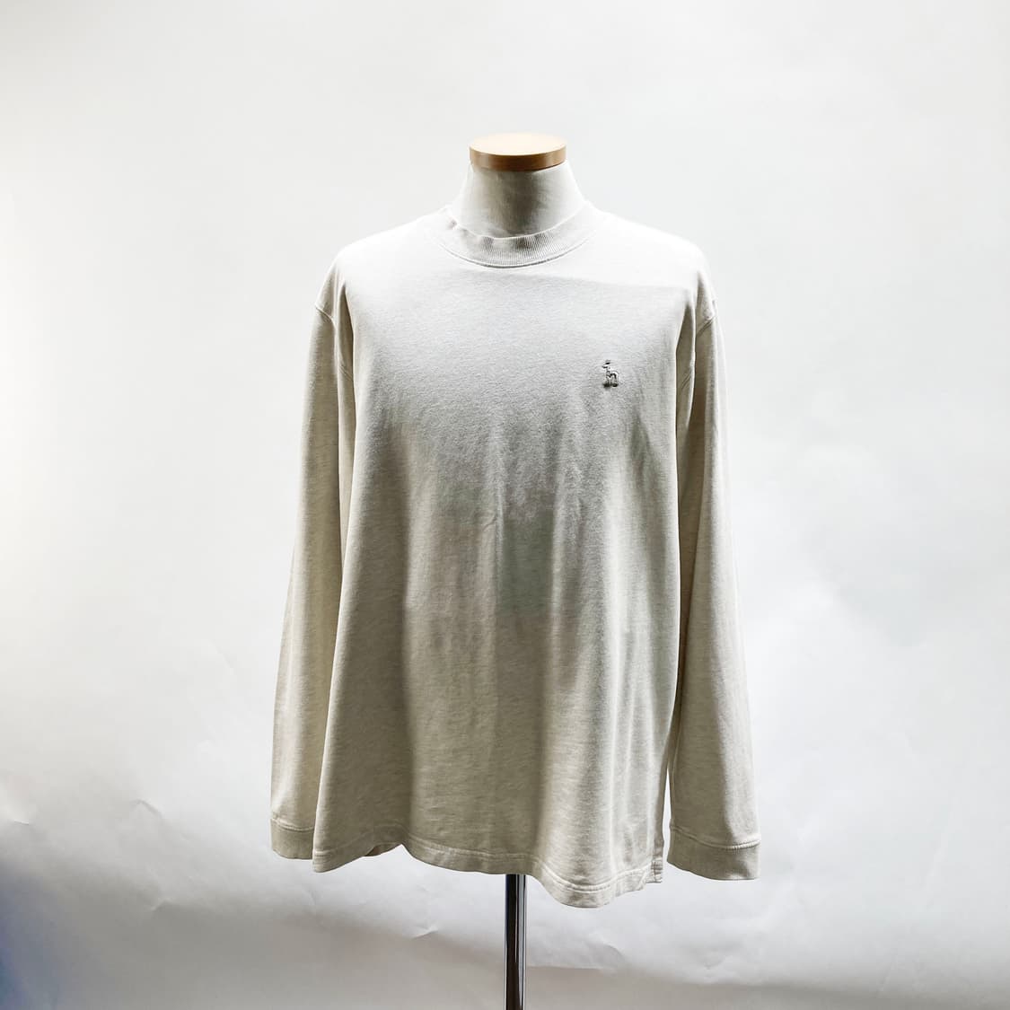 헤지스 남성캐주얼맨투맨 베이지 110 상품이미지1