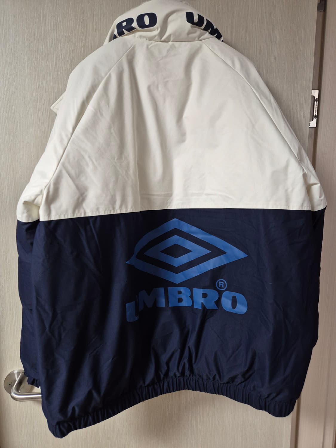 엄브로 FUR 숏 다운 패딩 다운점퍼 110 상품이미지4