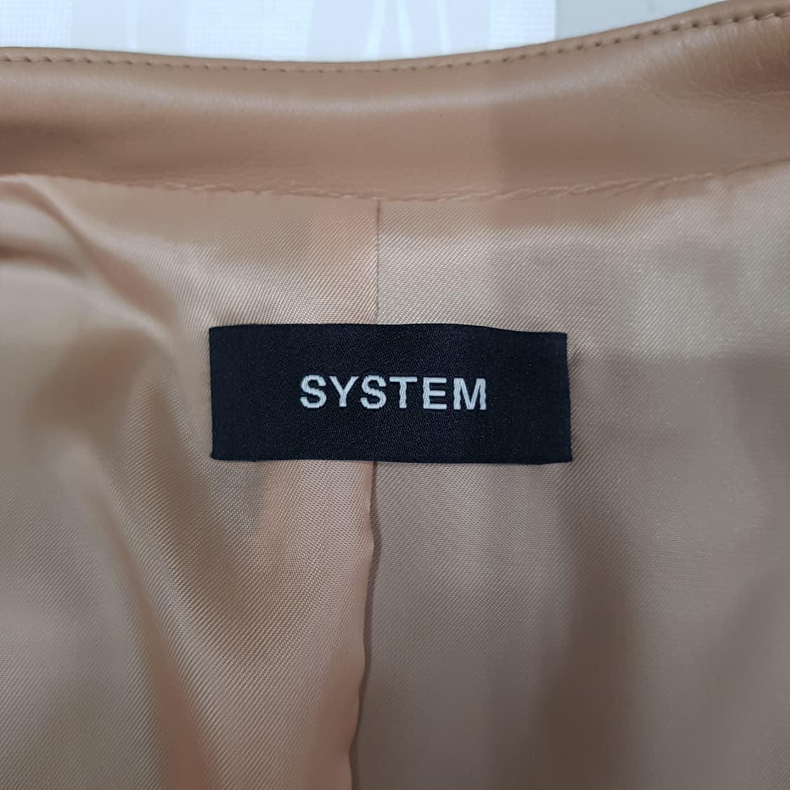 한섬 시스템 2023 레더 크롭자켓 82-94-160사이즈 상품이미지8