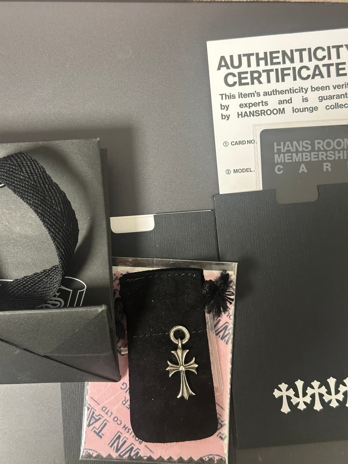 크롬하츠 타이니 크로스 참 상품이미지1