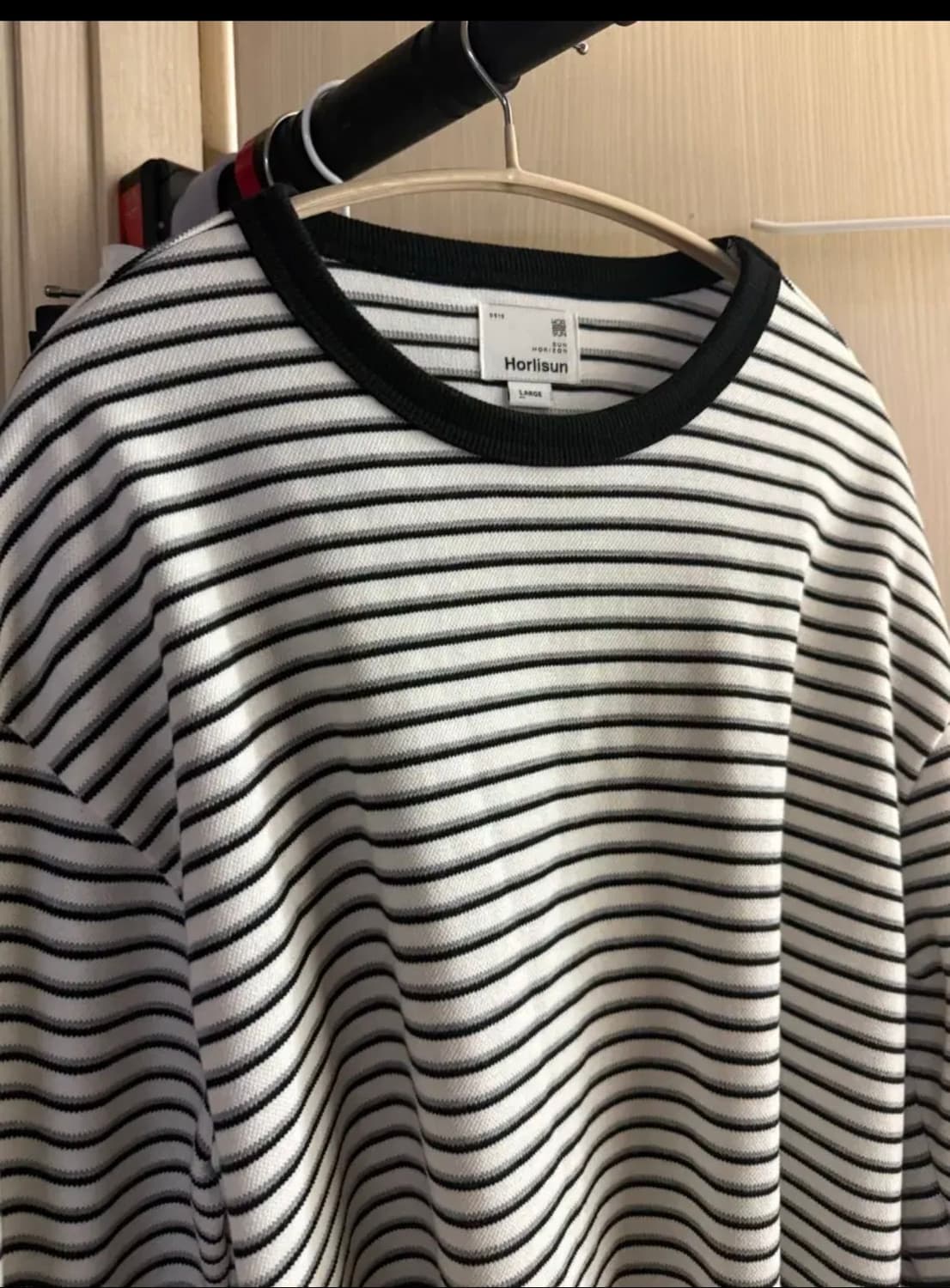 홀리선 X 호수 포웰 스트라이프 티 L 상품이미지1