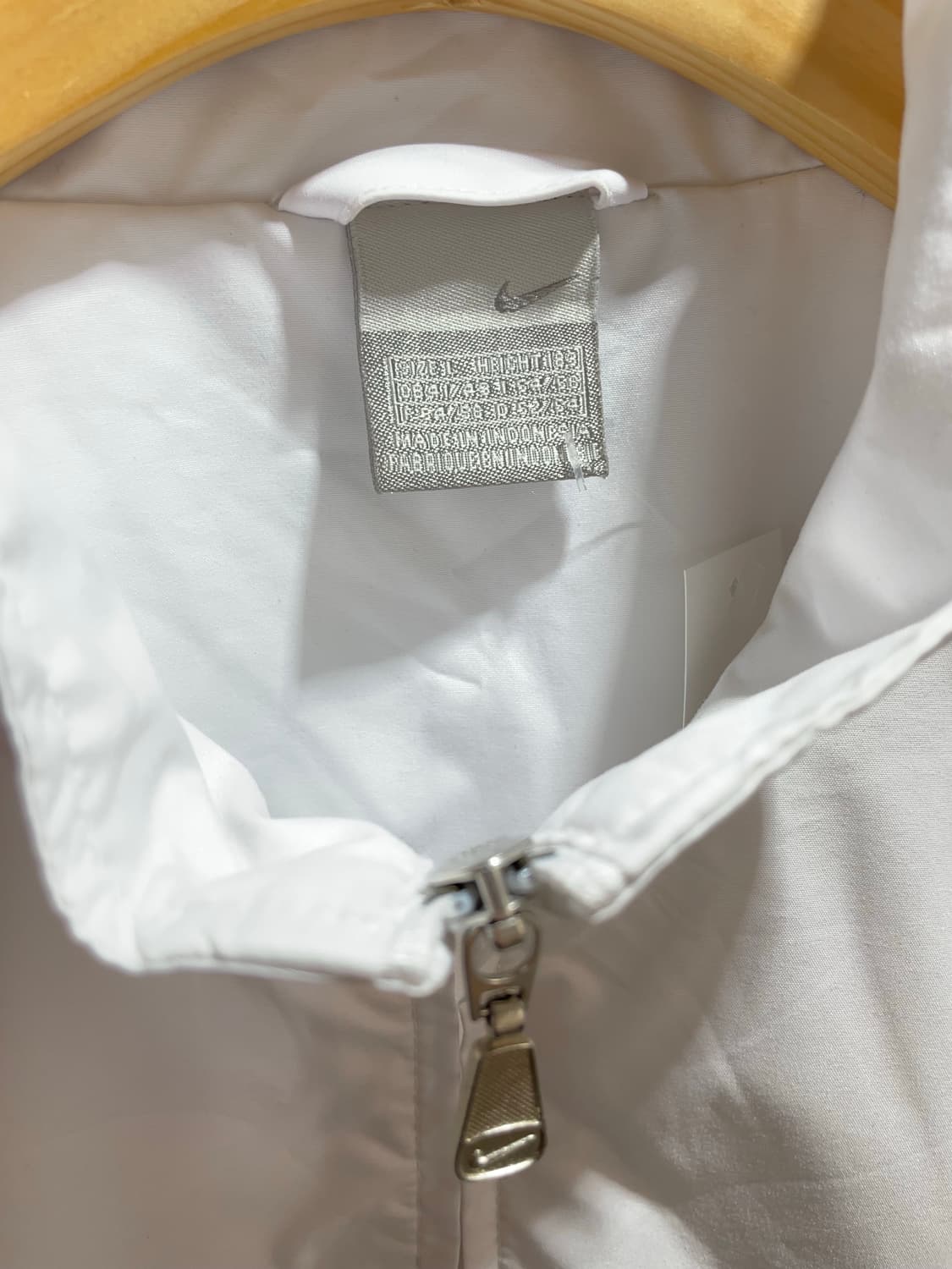 L 나이키 스우시 라인 화이트 바람막이 상품이미지4