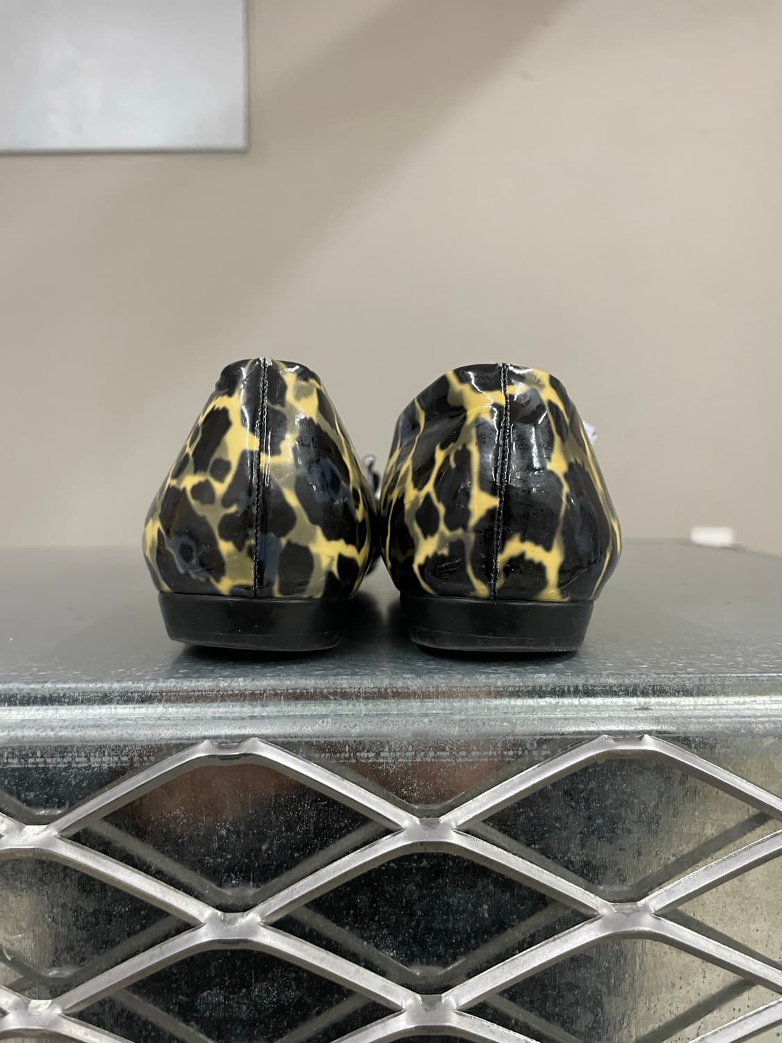 페레가모 레오파드 플랫 슈즈 6 상품이미지3