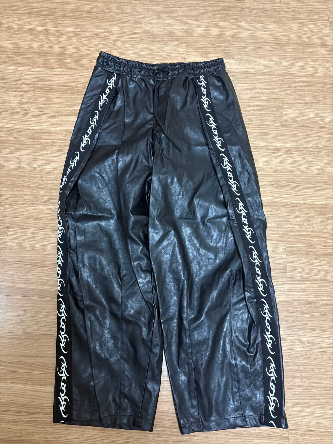 아조바이아조 레더 트랙 셋업 판매합니다 상품이미지7