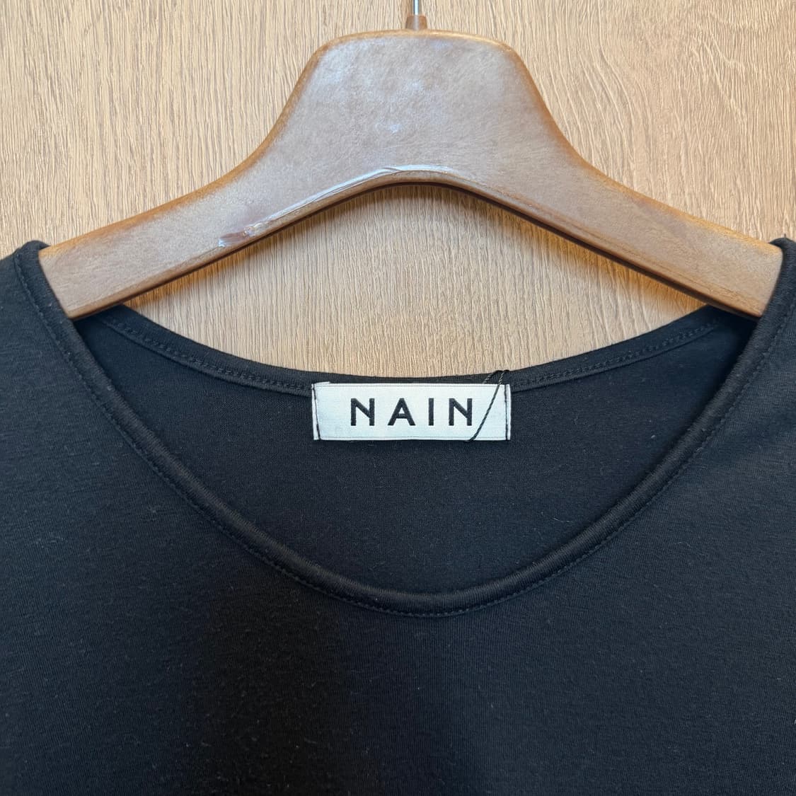 나인 라운드넥 반팔 티셔츠 무지 디테일 레귤러핏 블랙 상품이미지5