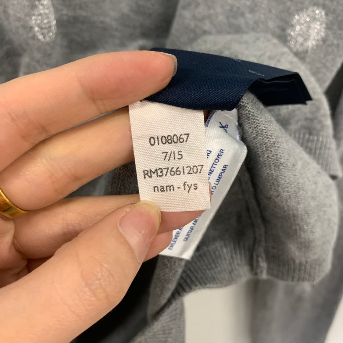 타미힐피거 도트 그레이 브이넥 니트 상품이미지4