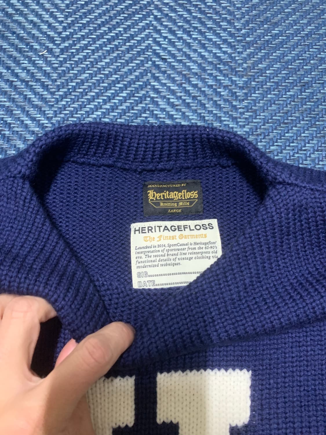 헤리티지플로스 알파벳 니트 네이비 L 상품이미지2