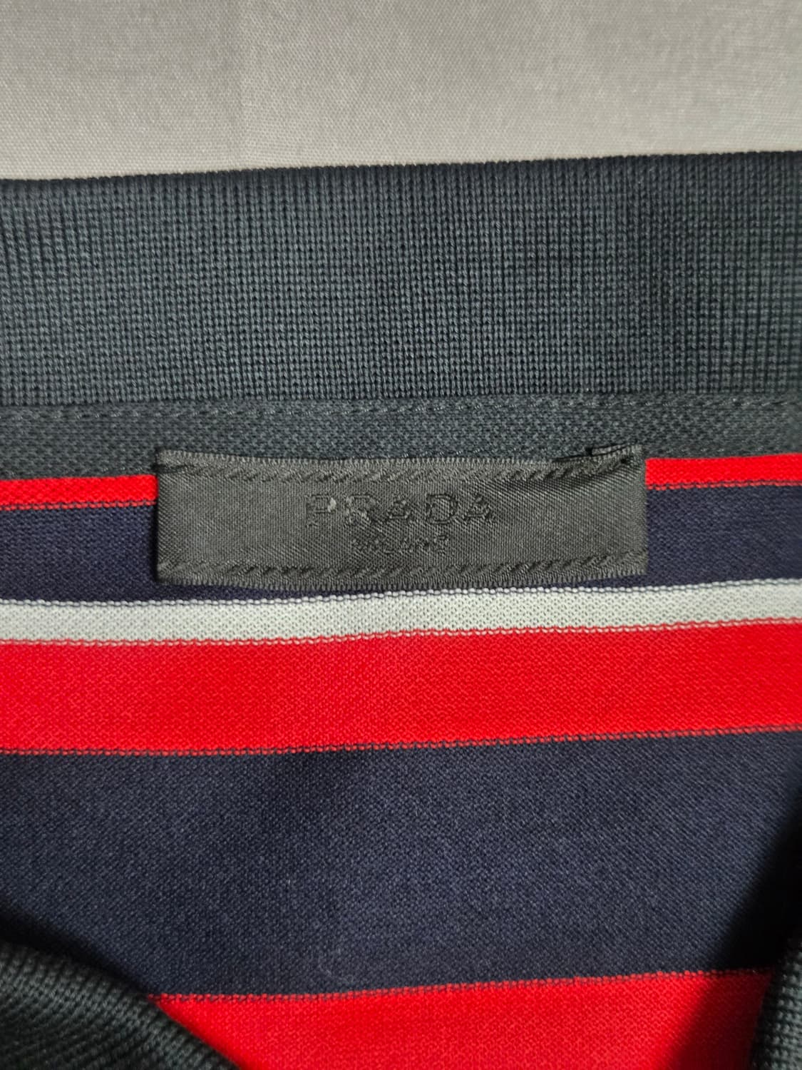 (새상품) [프라다] 트라이앵글 배색 스트라이프 카라티 | S00076 상품이미지3