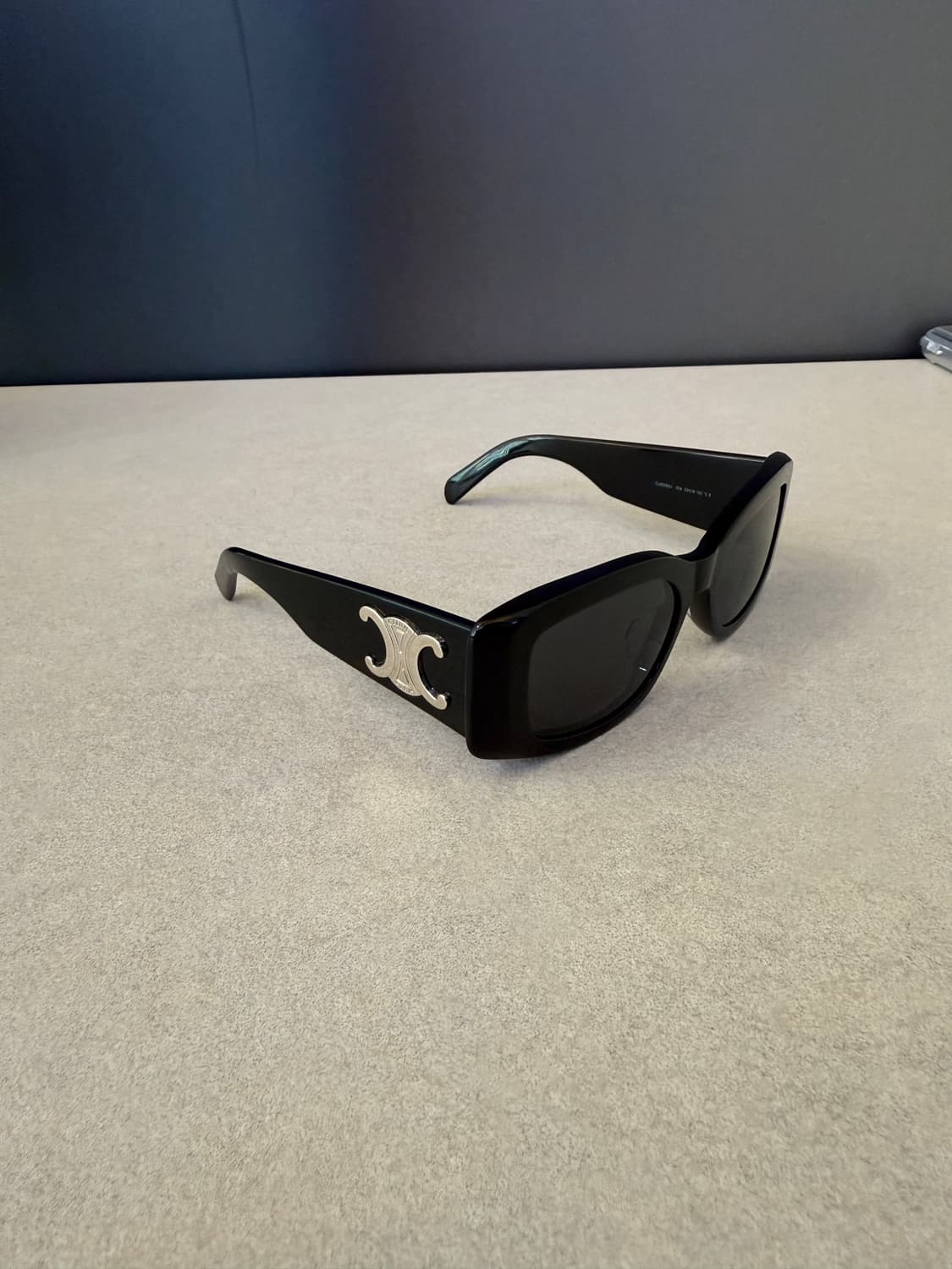 셀린느 선글라스 cl40282u 01a 상품이미지5