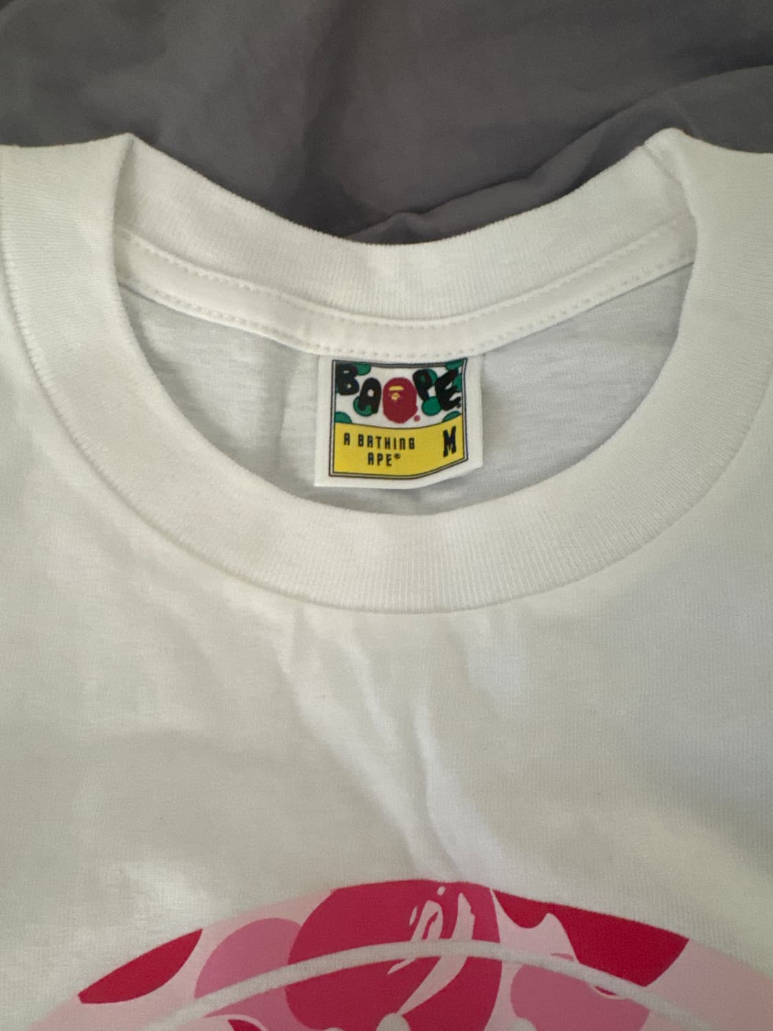 베이프 25SS 베이비마일로 비지워크 써클로고 ABC 핑크 반팔티 화이트 상품이미지3
