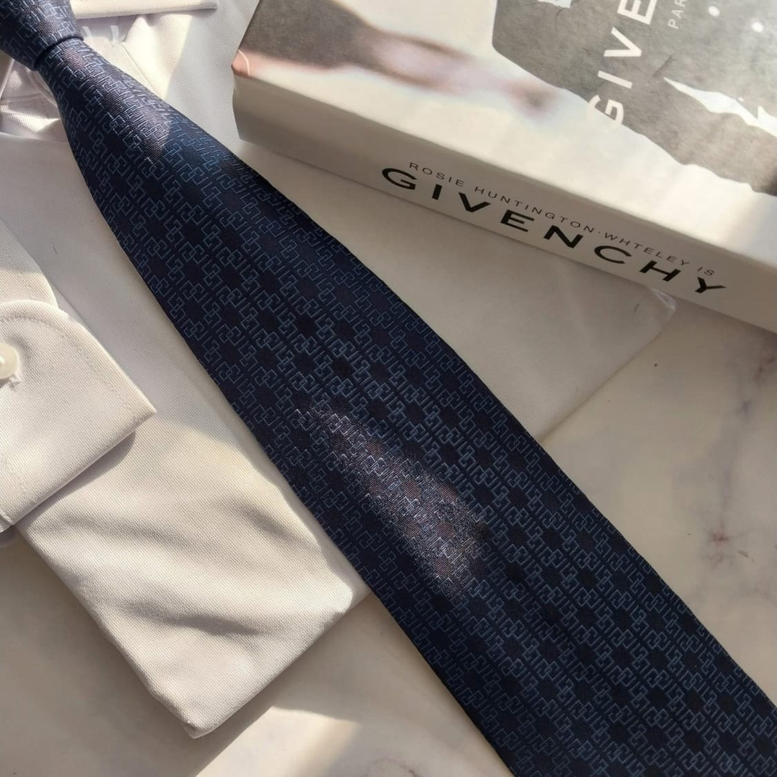 지방시 실크 네이비 로고 자카드 넥타이 9.8cm A+등급 K1557
 상품이미지7