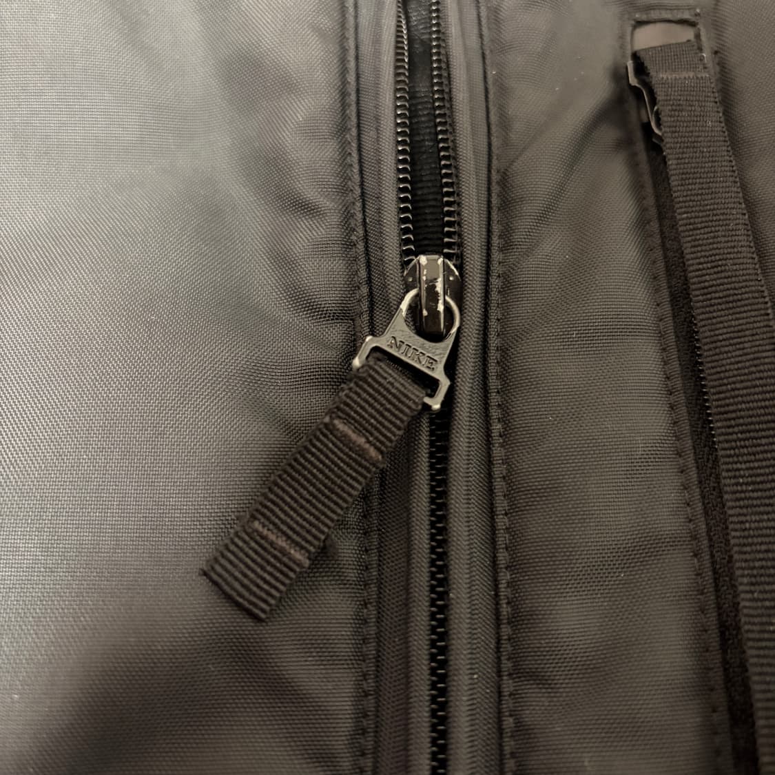 나이키 나이키00s 올드스쿨 실버 솔로 스우시 바이커 누빔 바람막이 자켓 상품이미지3