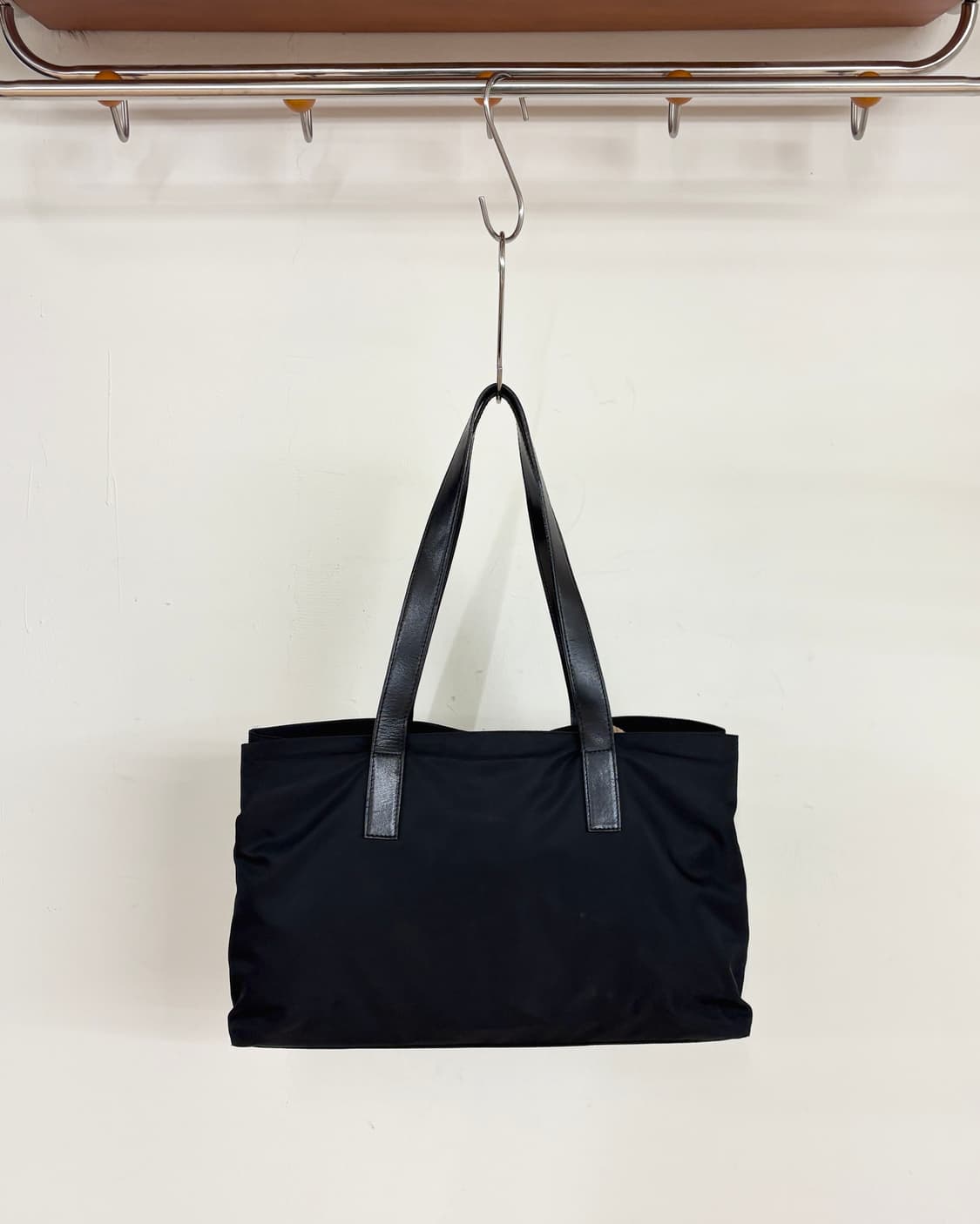 프라다 블랙 테수토 트라이앵글 숄더백 상품이미지5