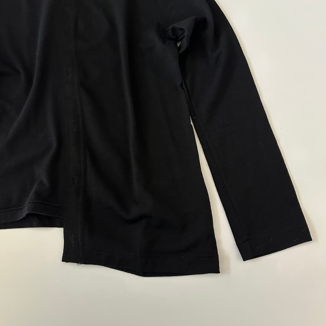 꼼데가르송 comme des garcons 비대칭 디테일 티셔츠 상품이미지3