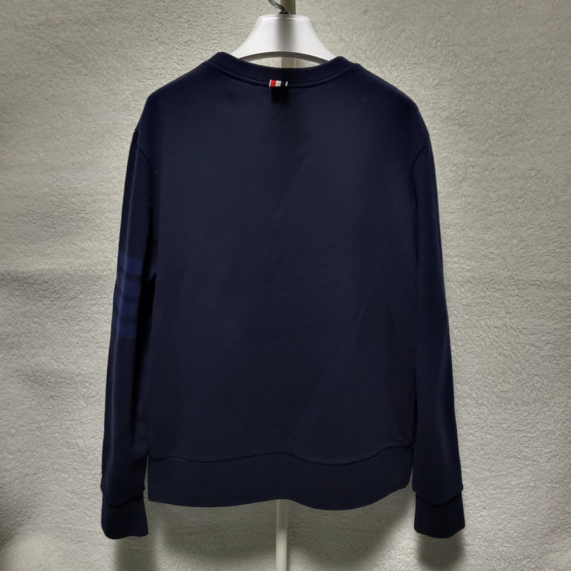 [새상품급] 3 / 톰브라운 사선완장 맨투맨 상품이미지2