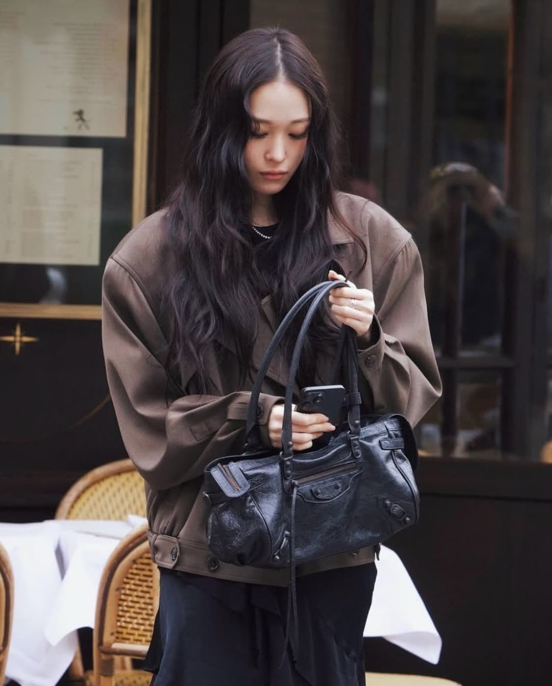 [새상품급 정품] 발렌시아가 르 시티 모터백 이스트웨스트 블랙 상품이미지9