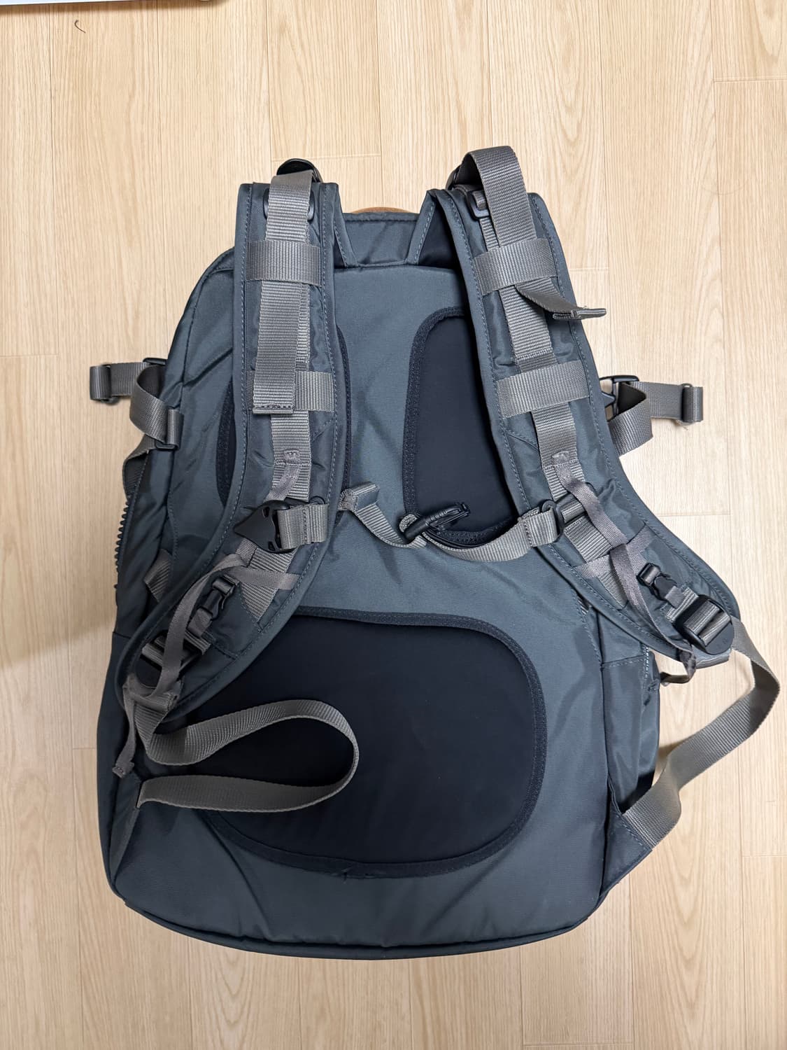 F/CE. 420 re/cor TRAVEL BP 그레이 백팩 상품이미지3