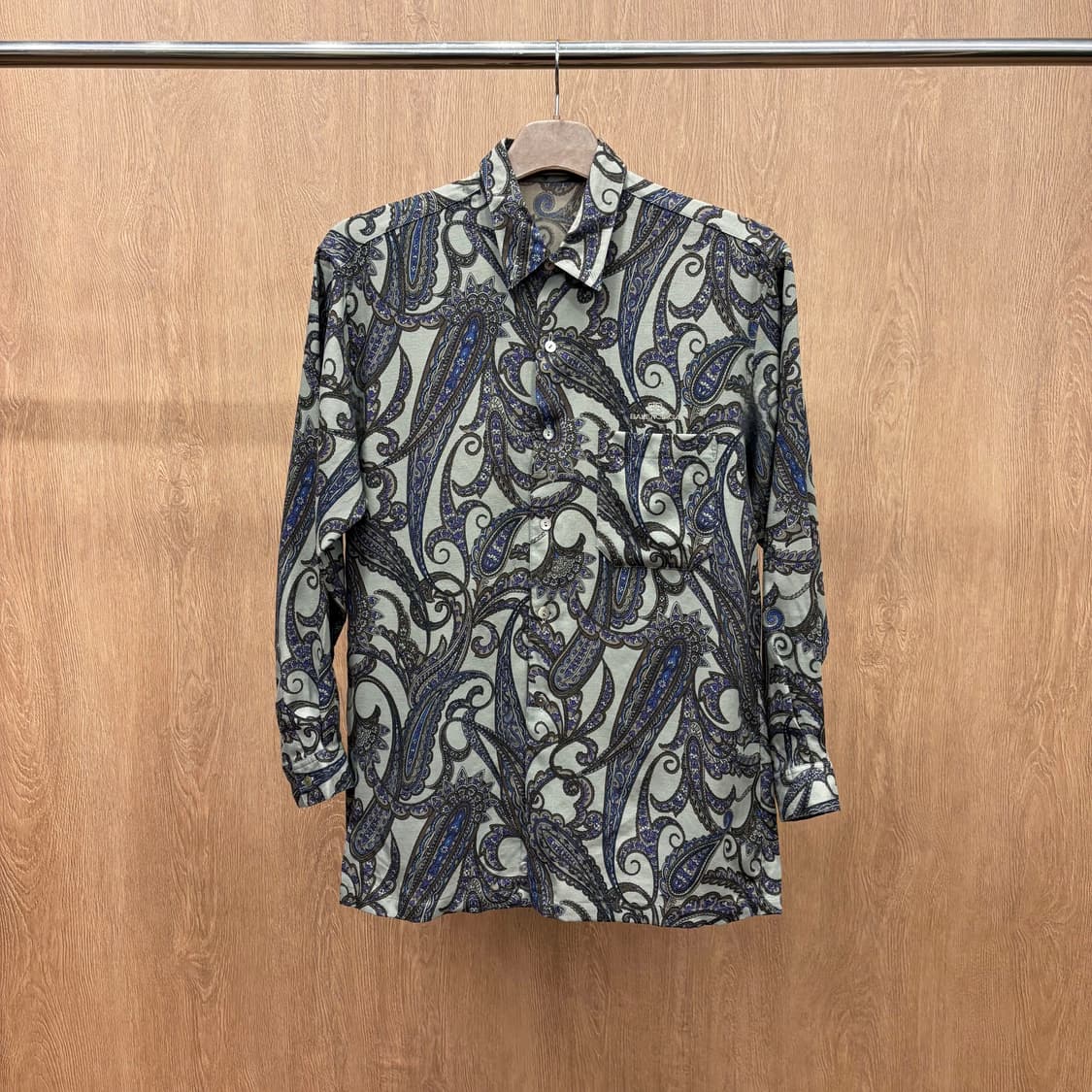 발렌시아가 스포츠 울 긴팔 셔츠 블루 퍼플 페이즐리 패턴 디테일 그레이 상품이미지2