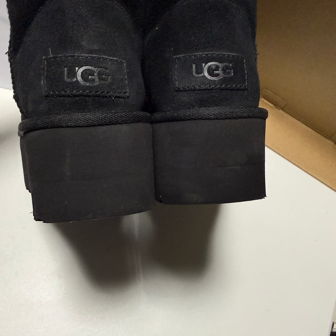 어그 240 스웨이드 미니 클래식 부츠 (클래식 미니 플랫폼) - 블랙 상품이미지4