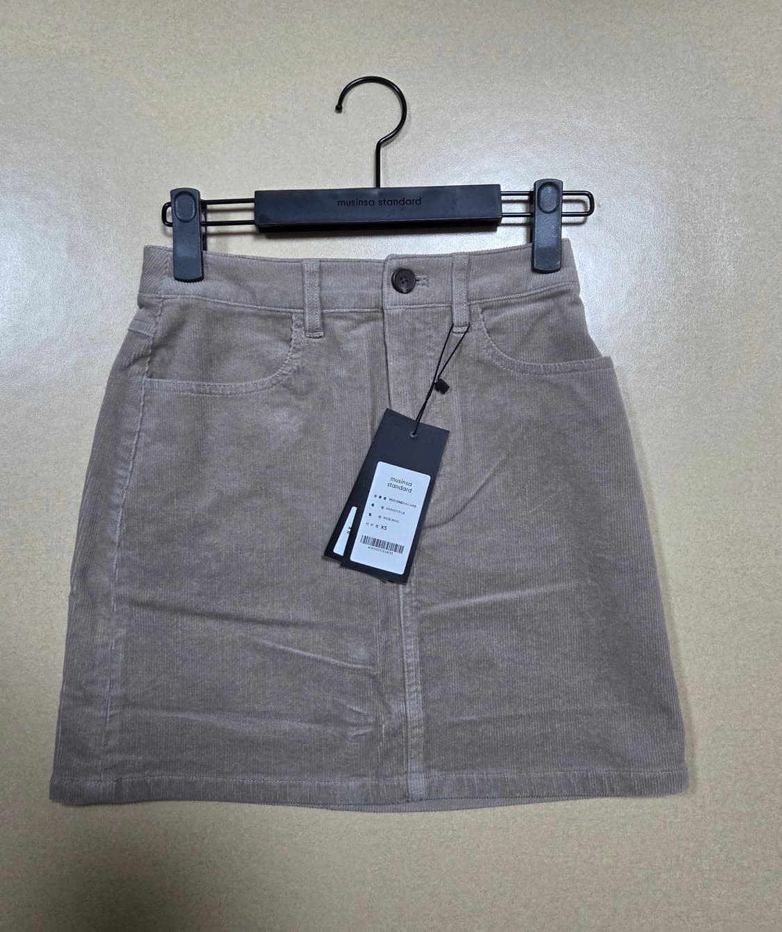 [새상품] 무신사 스탠다드 우먼 코듀로이 미니스커트 라이트베이지 상품이미지1