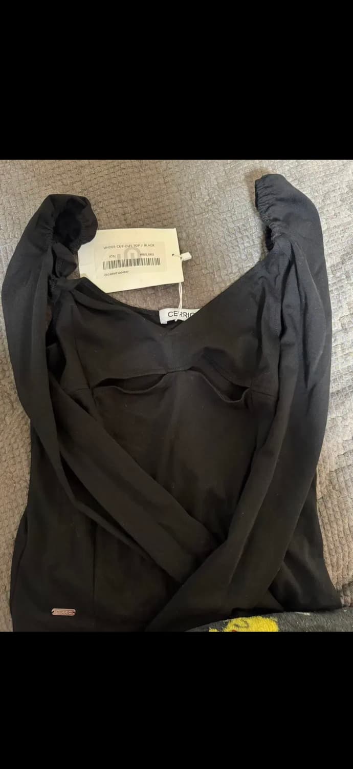 세릭 컷아웃 긴팔 티셔츠 블랙 상품이미지2