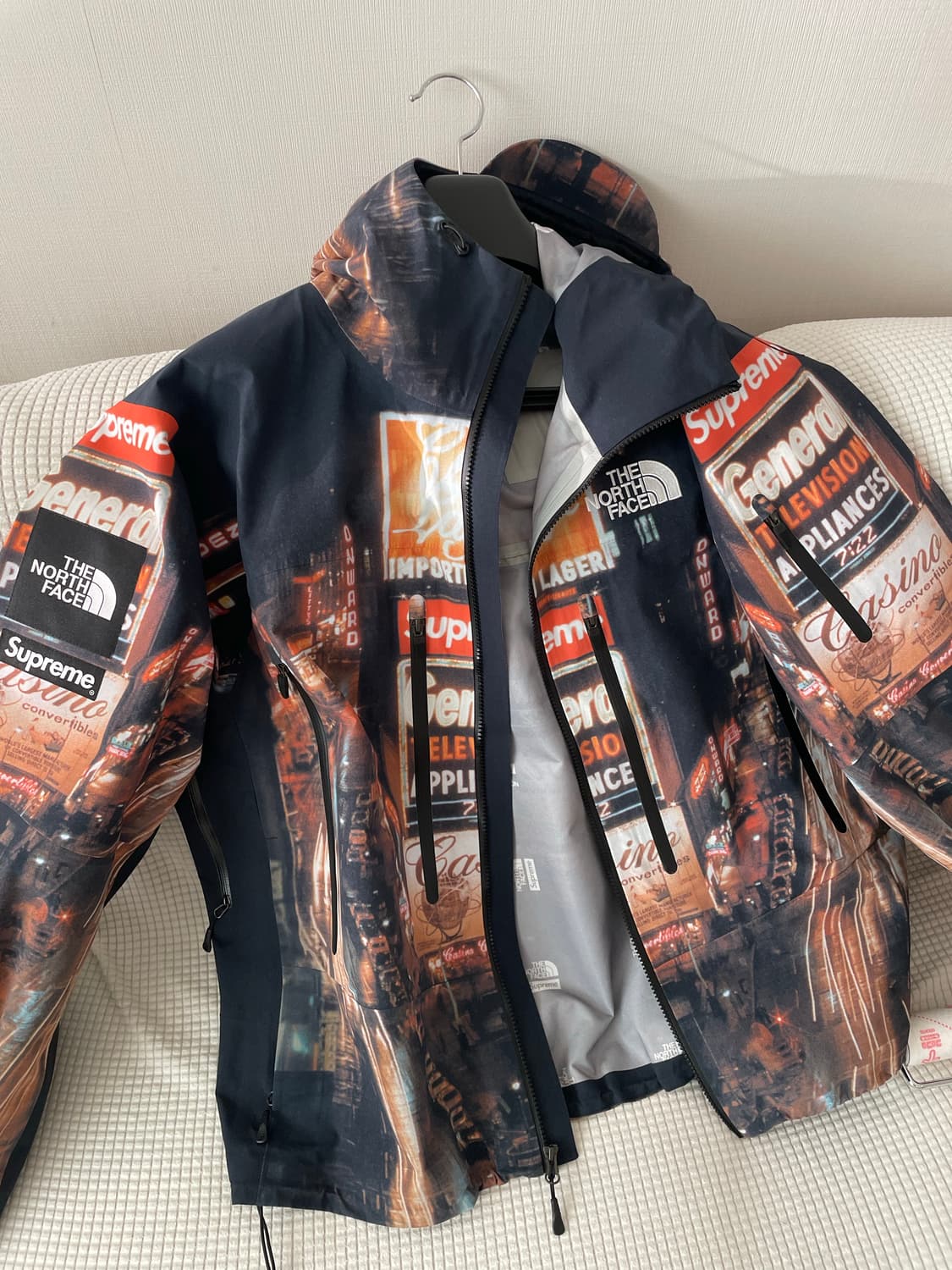 슈프림 x 노스페이스 테입드 심 쉘 자켓 타임스퀘어 - 22FW 상품이미지1