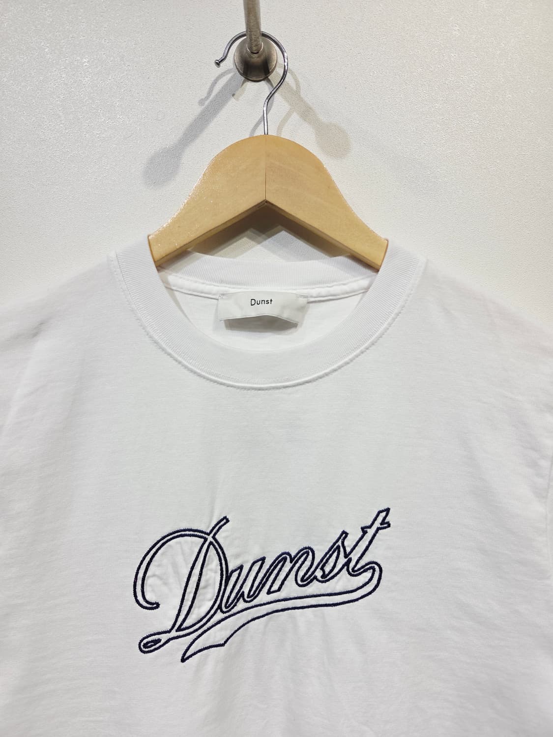 던스트(Dunst) 유니섹스 체인 로고 반팔 티셔츠 상품이미지3