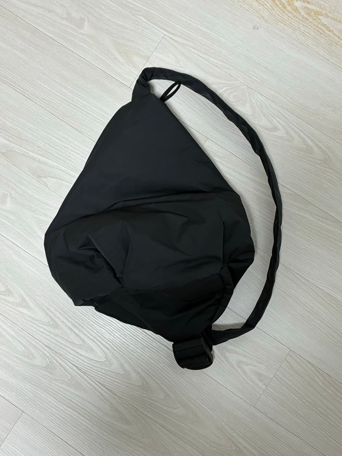 코스 미니멀 크로스백 상품이미지2