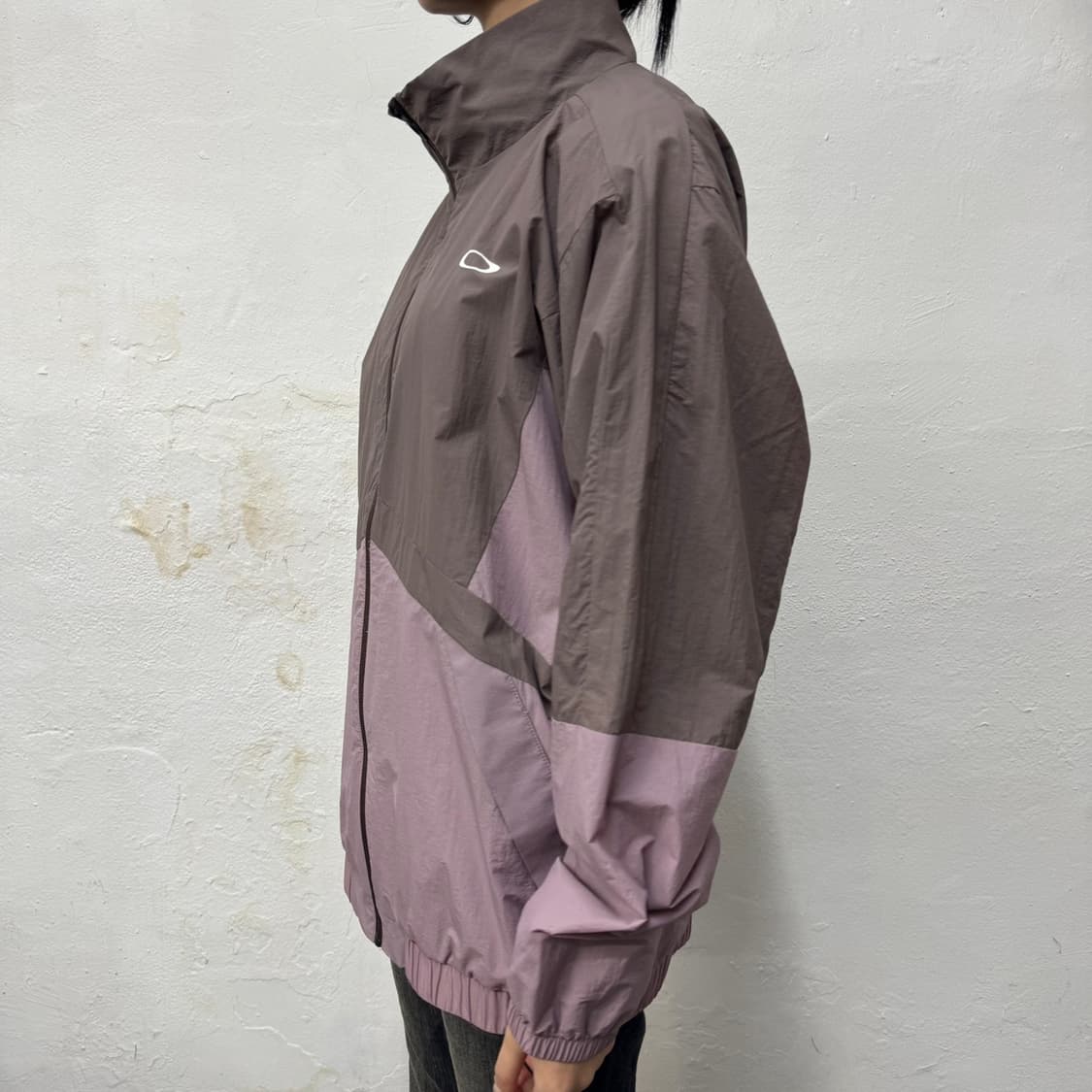 오클리(OAKLEY) 브라운 인디핑크 컬러블록 테크 하이넥 윈드브레이커 상품이미지2