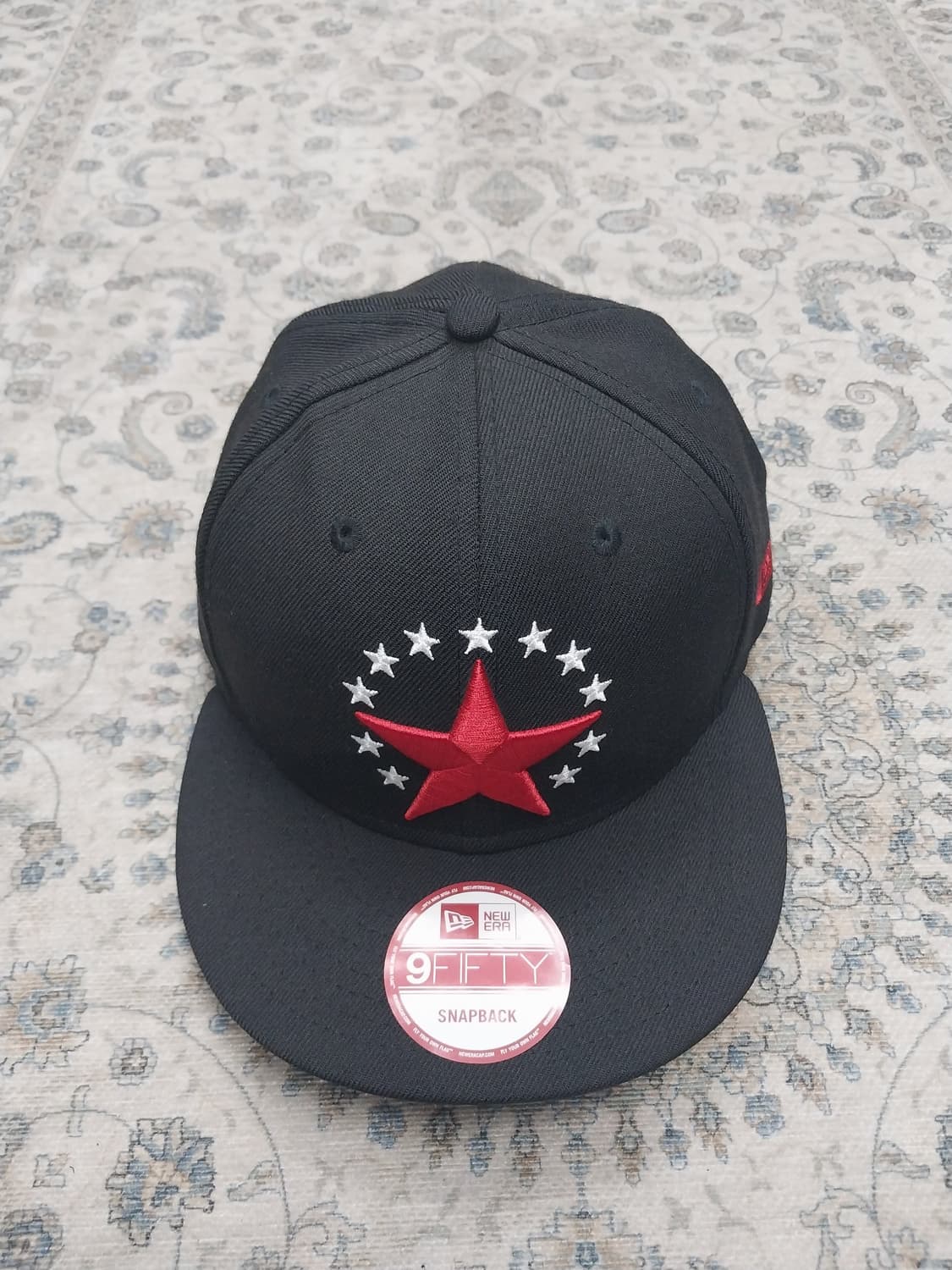 뉴에라 9FIFTY 스냅백 블랙 레드 스타 상품이미지1