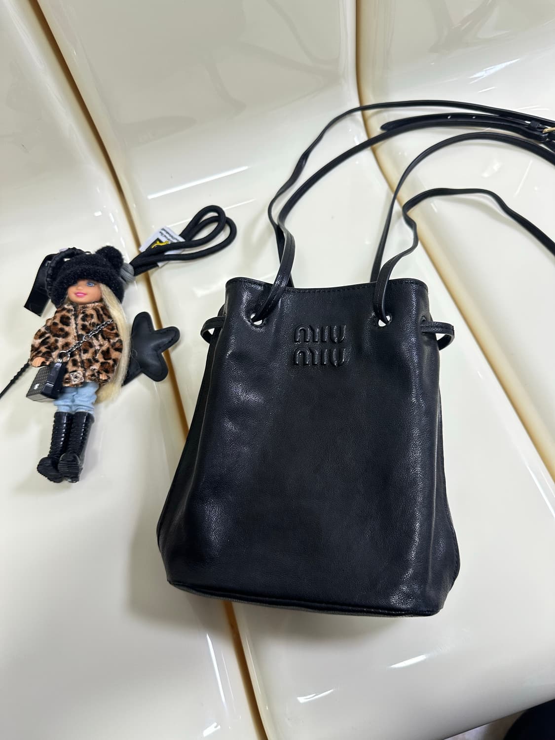 [25년 백화점구매] 정품 미우미우 나파 버킷백 상품이미지4