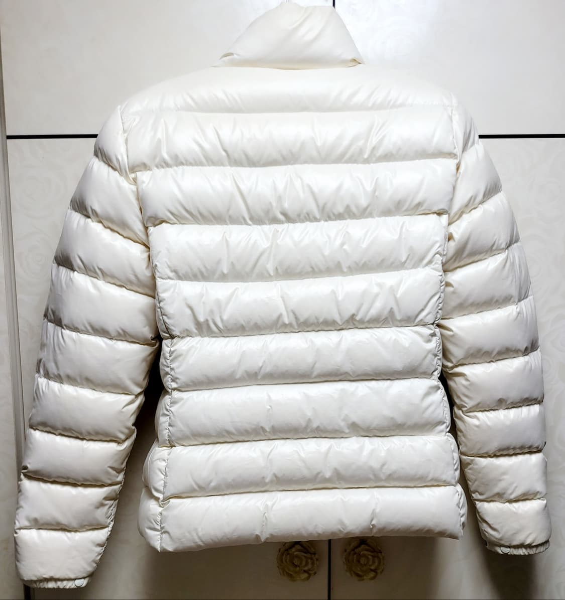 [정품] 몽클레어 패딩 아이보리 사이즈 2 (여성용) 새상품급 한정판 상품이미지3