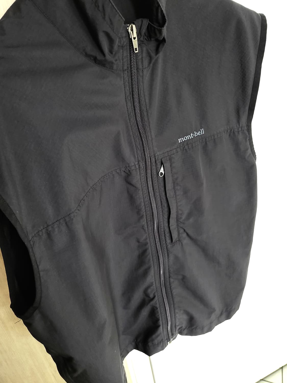 몽벨 베스트 조끼 블랙 남녀공용 핏 상품이미지2