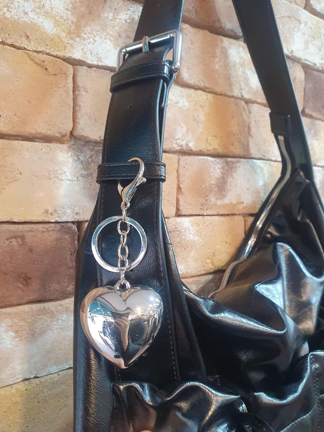 마뗑킴 블랙 레더 숄더백 상품이미지4