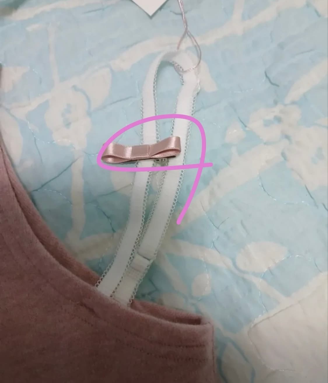 아이브 레이 착용 포어링 B.tiny ribbon knit 핑크 민소매 상품이미지4