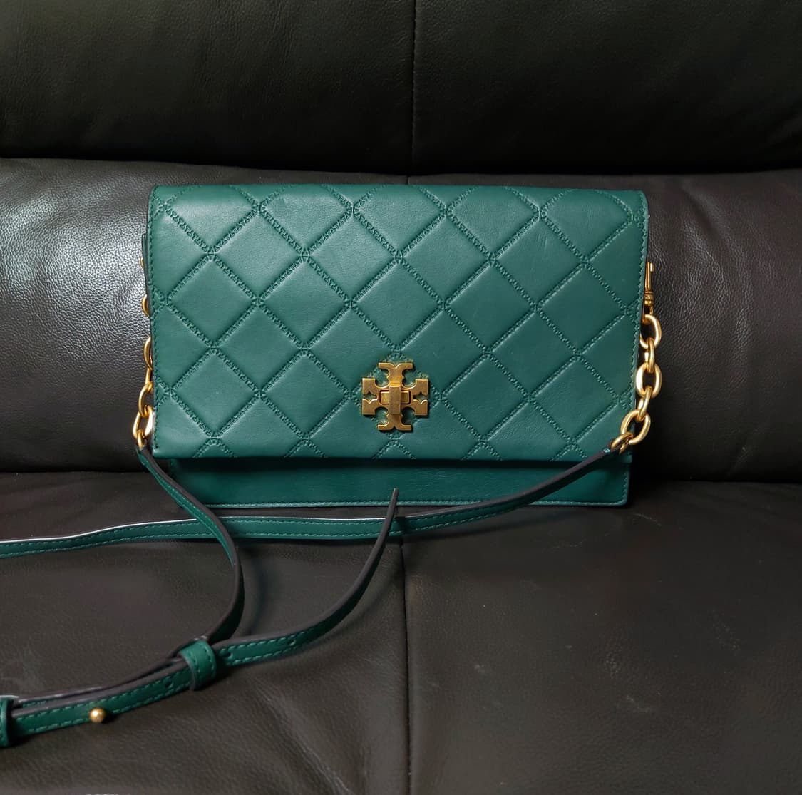 토리버치 조지아 턴락 크로스바디백

 상품이미지1