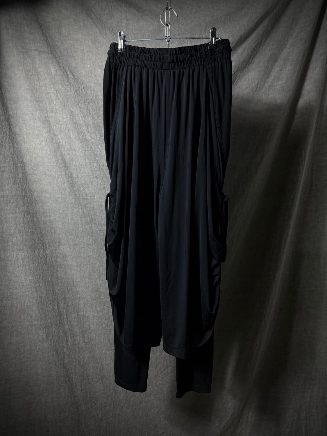 CIVARIZE Draped Button Detail Pants  상품이미지5