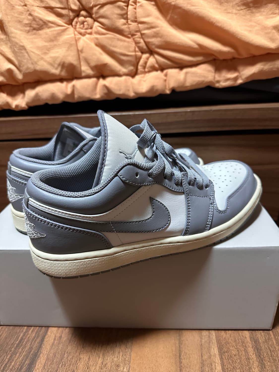 260) 조던 1 로우 스텔스 앤 화이트 상품이미지3