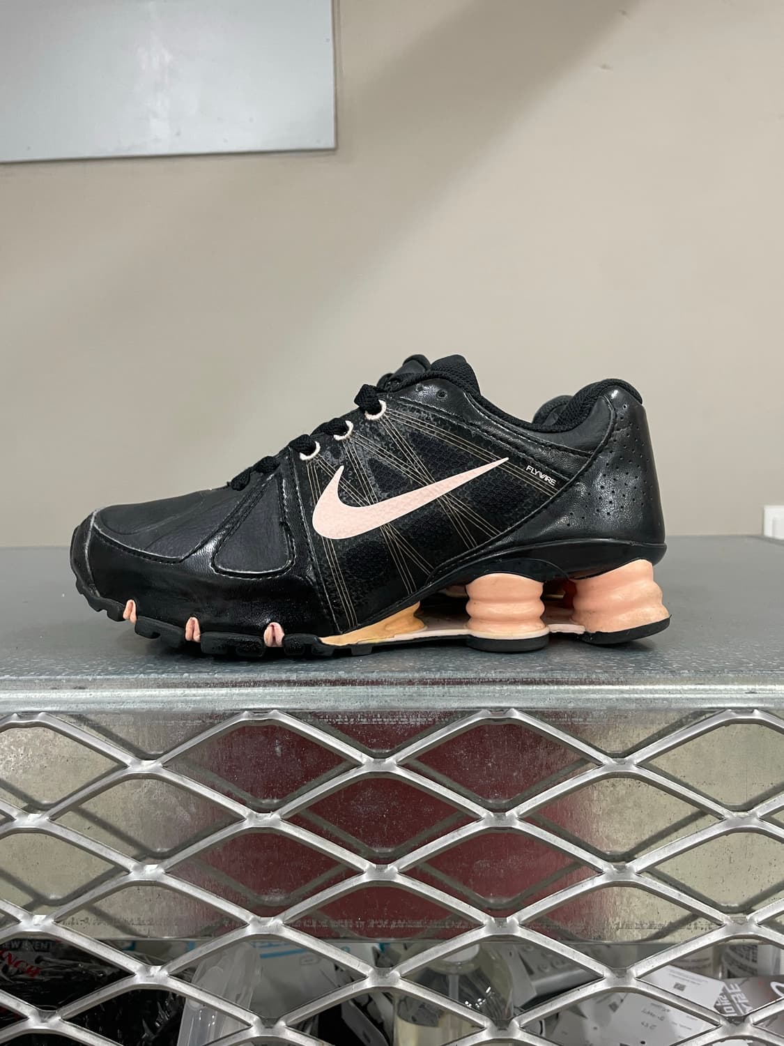 나이키 샥스 에이전트 블랙 핑크220 상품이미지1