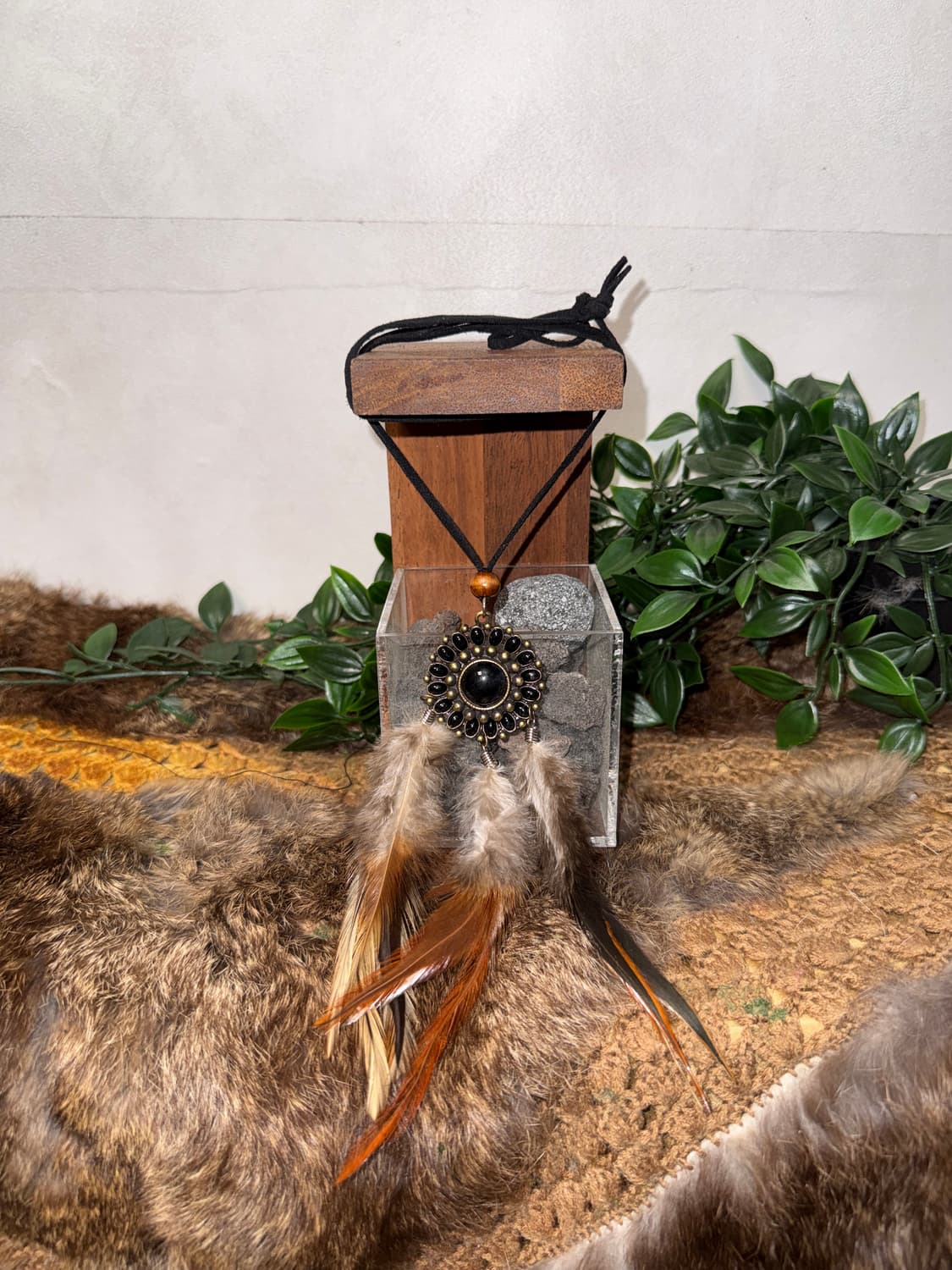 Black beads mandala feather necklace  상품이미지1