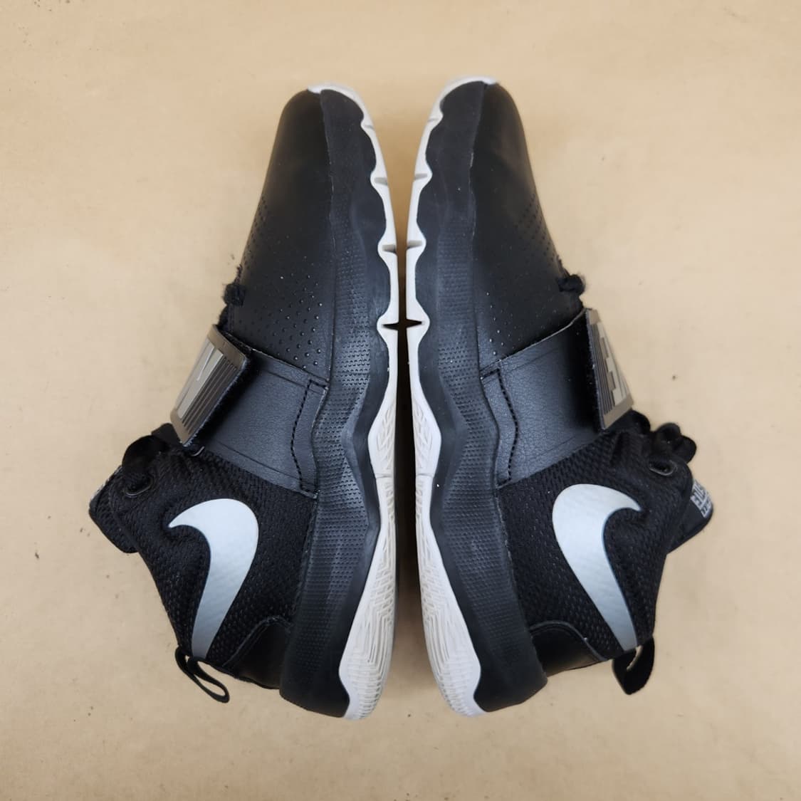 나이키 팀허슬  D8 운동화245  상품이미지5