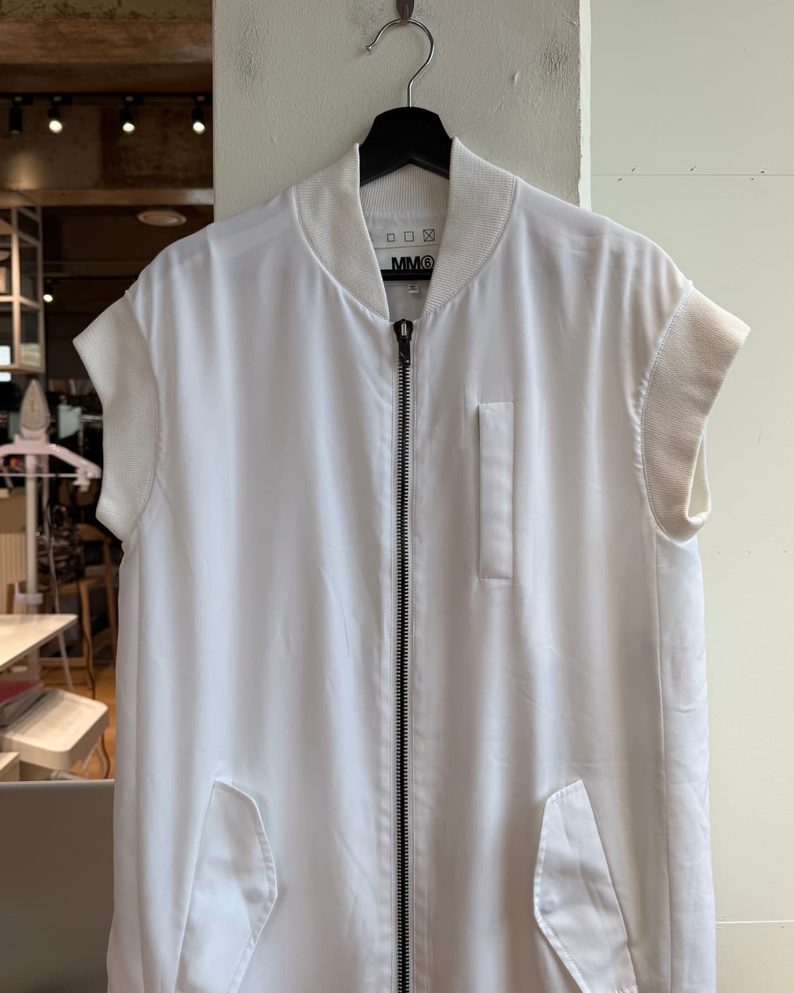 mm6 화이트 폴리에스터 슬리브리스 투웨이 자켓  상품이미지3