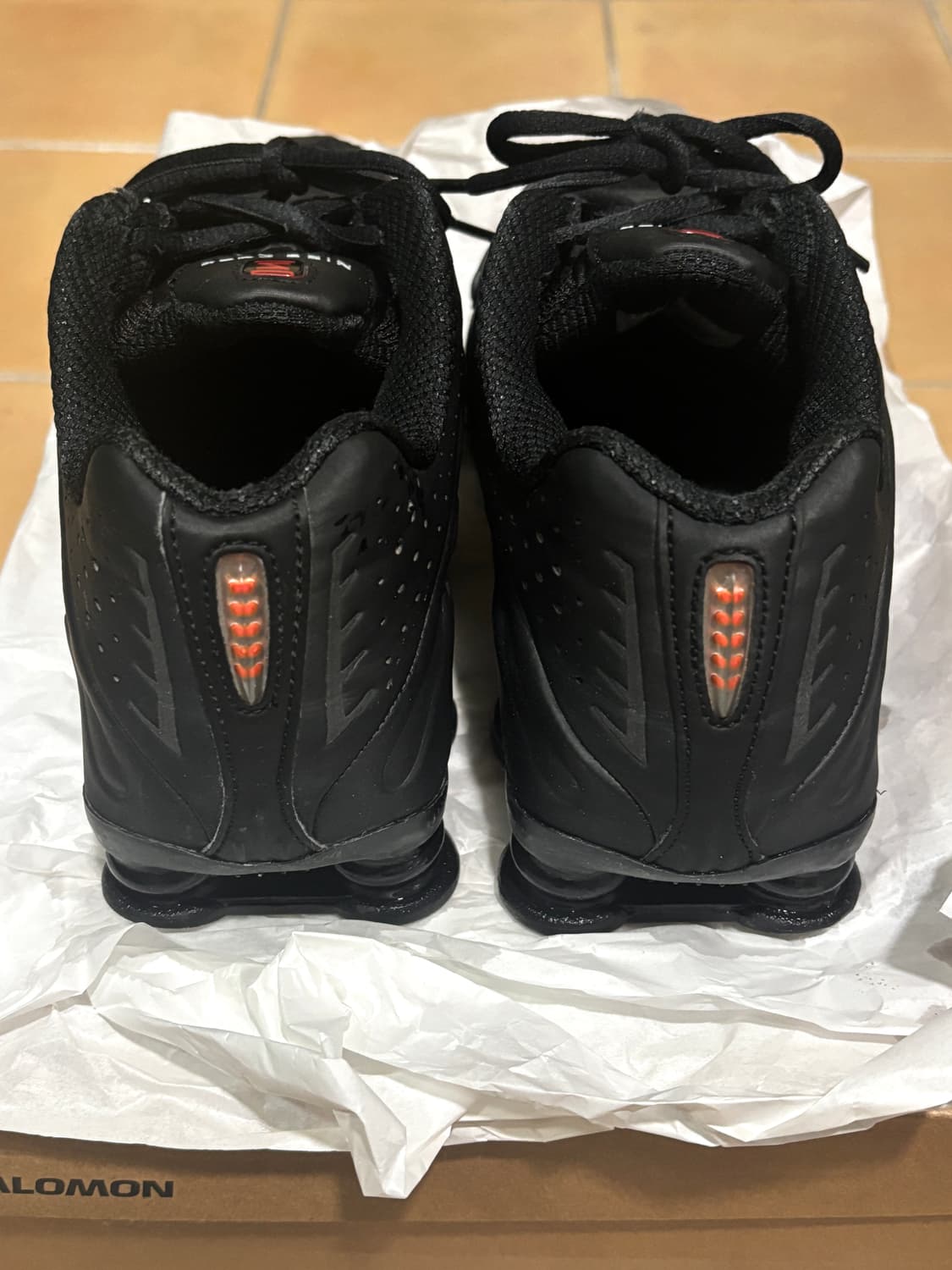 나이키 샥스 R4 블랙 상품이미지3