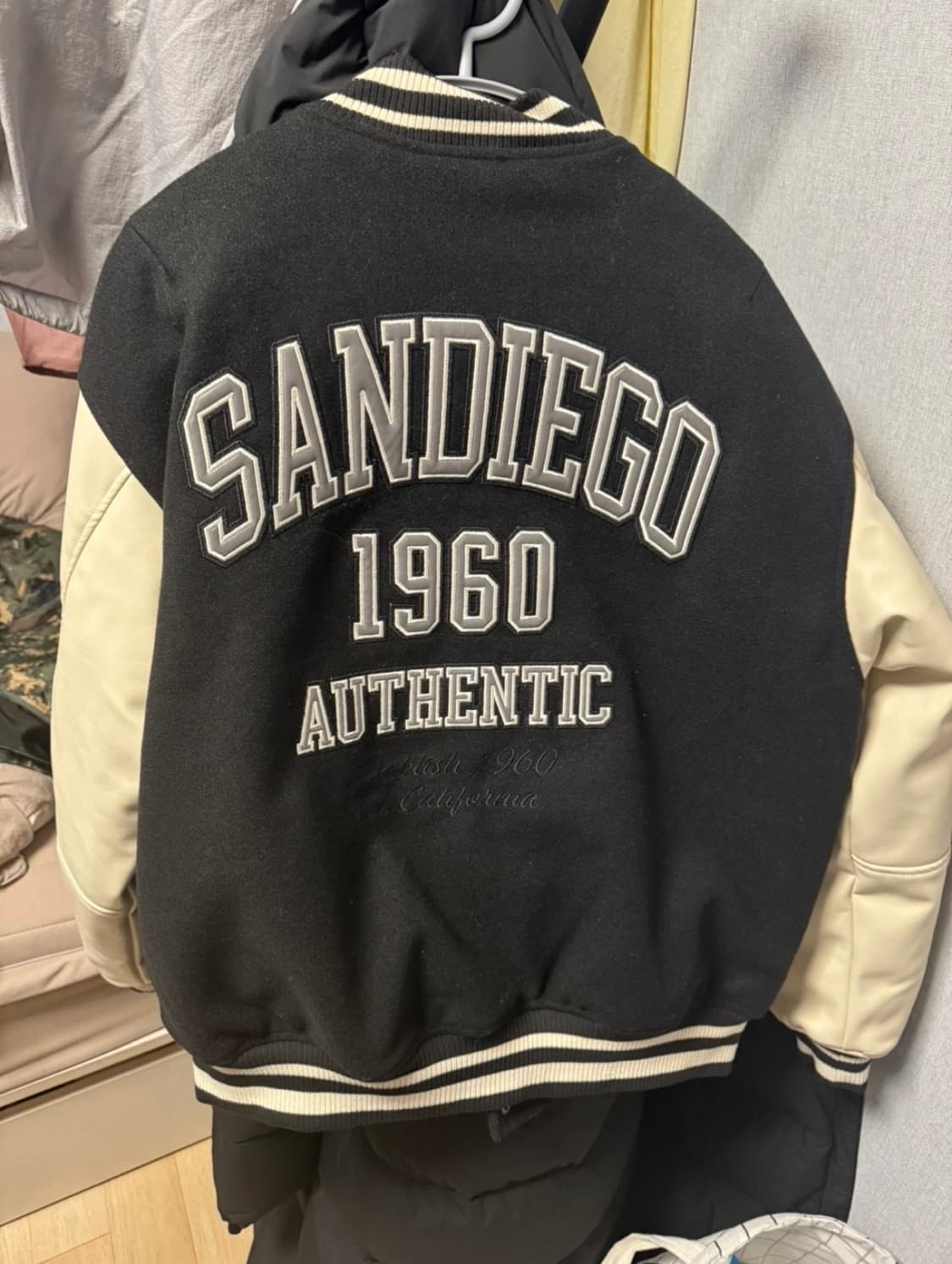 행텐 패디드 바시티 자켓 L 팝니다‼️ 상품이미지2