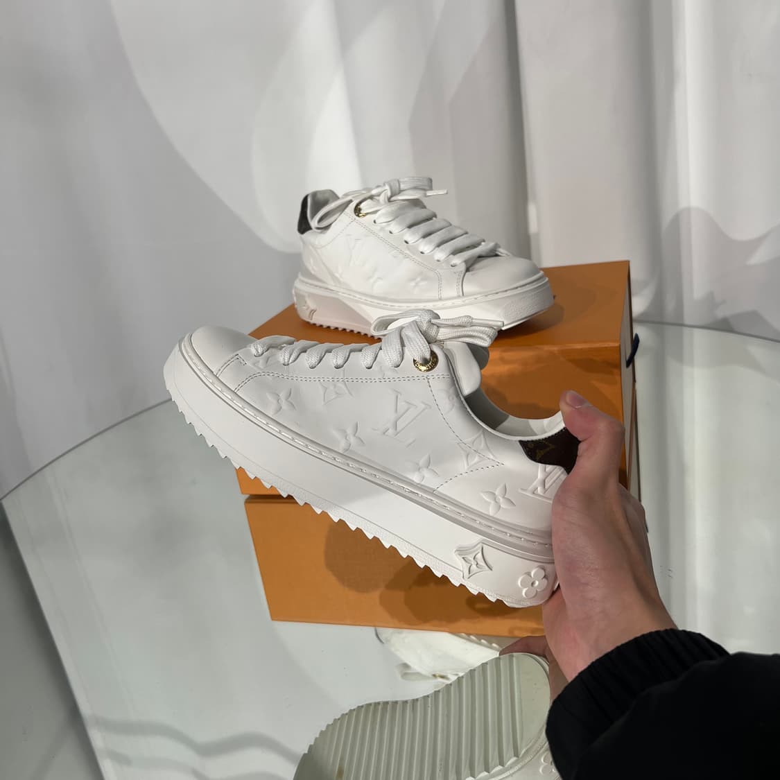 [정품] 루이비통 모노그램 타임아웃 스니커즈 34사이즈 상품이미지2