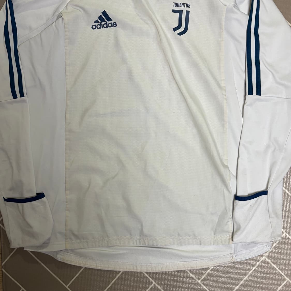 아디다스 유벤투스 풋볼 후드티 상품이미지3