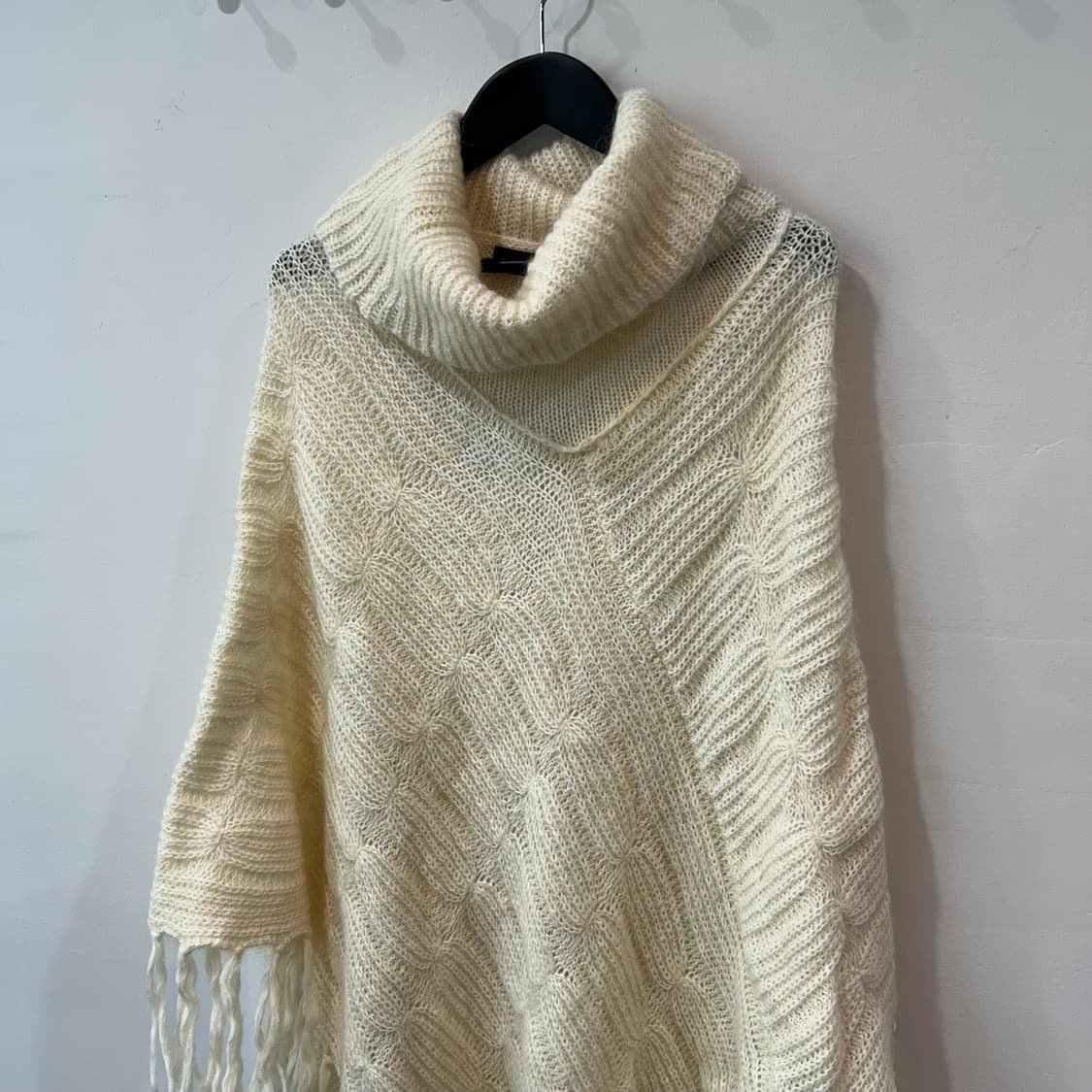 아이보리 모헤어 터틀넥 케이프 상품이미지3