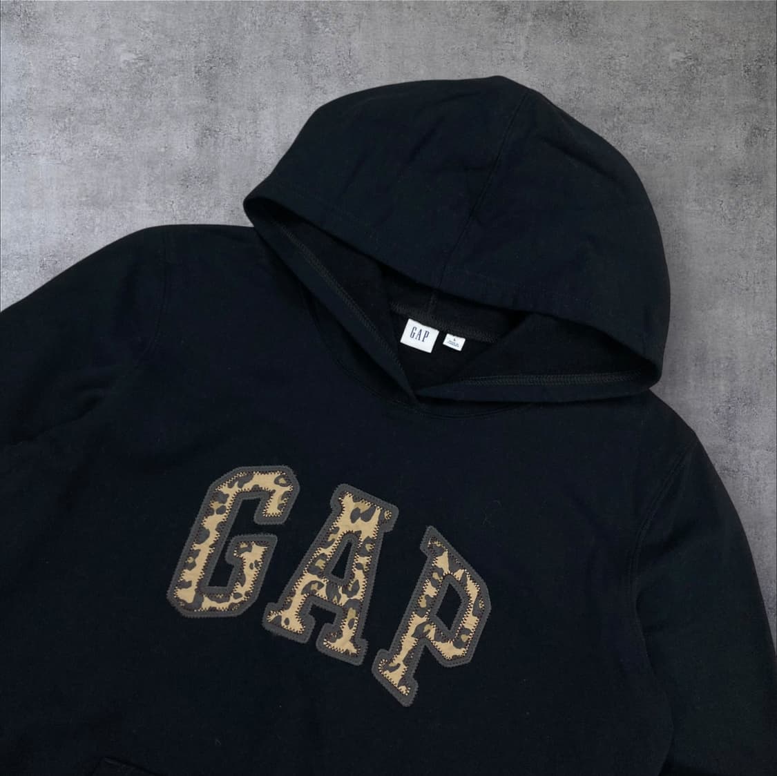 GAP 블랙 컬러 스펠아웃 빅로고 후드티 상품이미지2